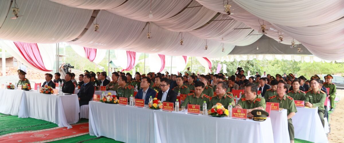 Petrovietnam contributes to eliminating more than 1,100 temporary and dilapidated houses in Quang Tri province